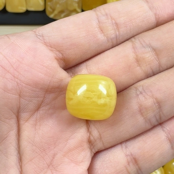 阿***秋未镶嵌蜜蜡珠宝奇石