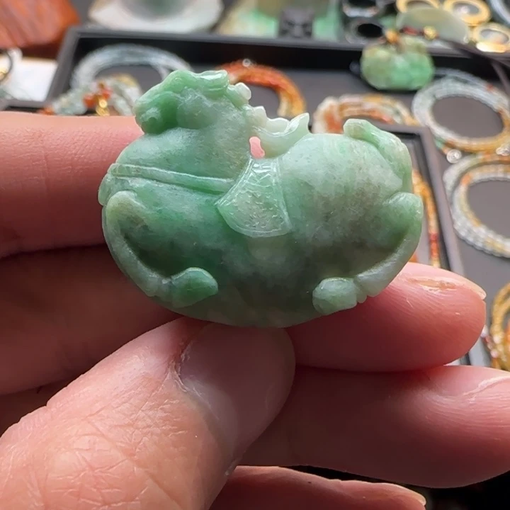 翡翠未镶嵌颈饰唐马挂件