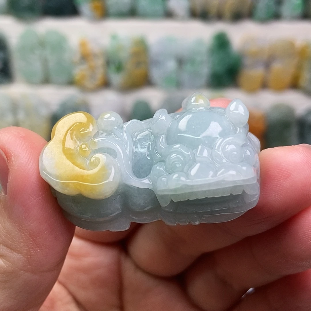 翡翠未镶嵌吊坠(赠链)