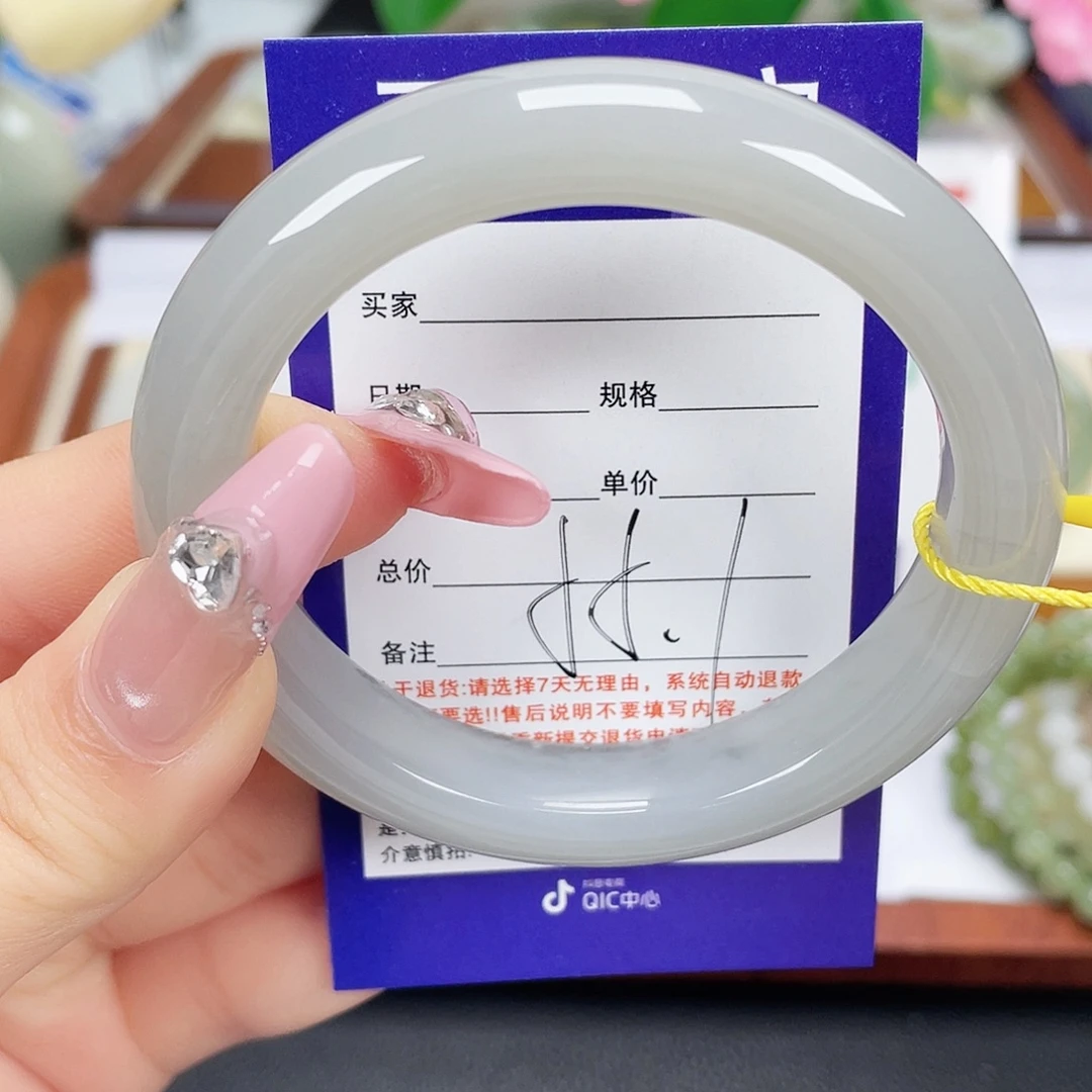 南***婠和田玉未镶嵌手镯