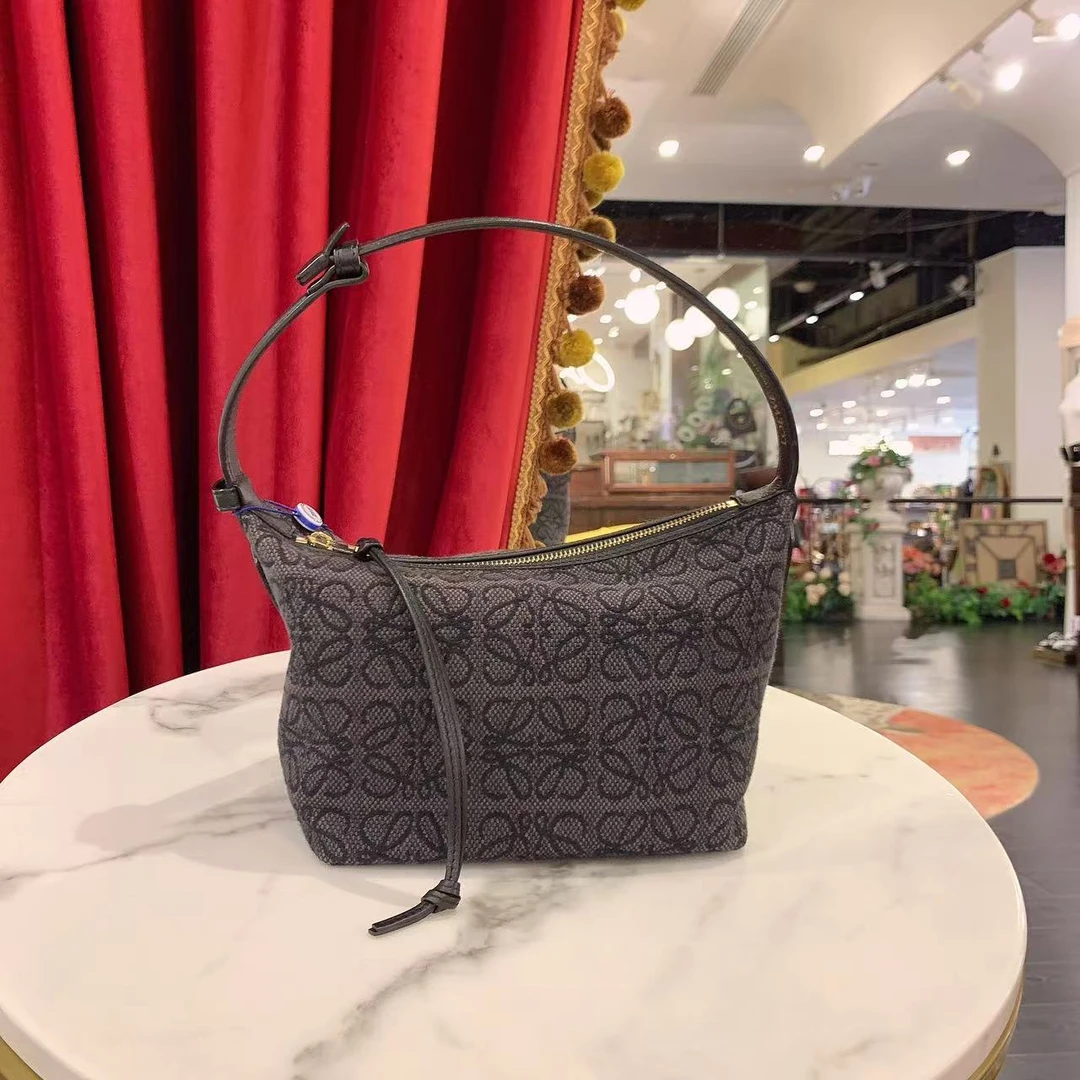 95新 LOEWE/罗意威 尾款 罗意威cubi饭盒包黑色金扣帆布32052194