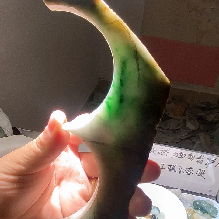 砂***付颈饰未镶嵌翡翠天然翡翠