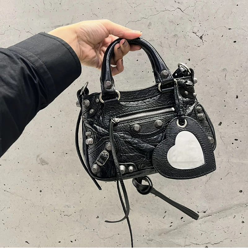 梵思林（托特机车包）腋下包铆钉流苏爆裂纹褶皱牛皮单肩斜挎女包