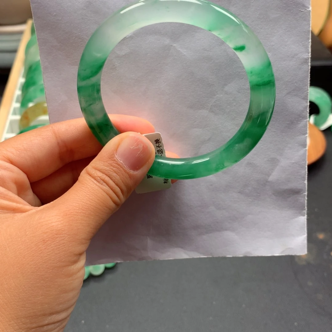 【闪购商品】石英质玉手镯未镶嵌