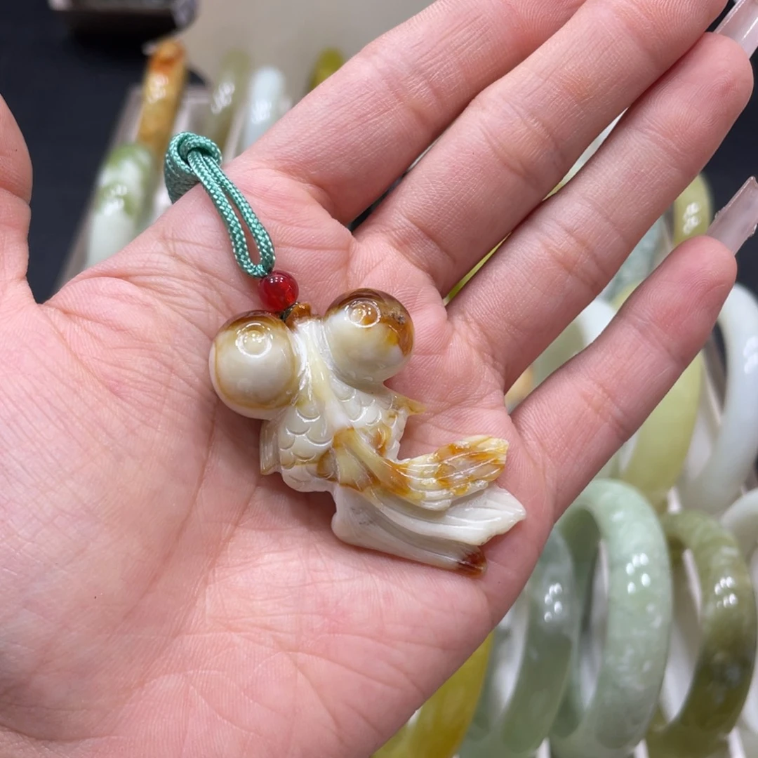 榴***茶蛇纹石玉未镶嵌颈饰