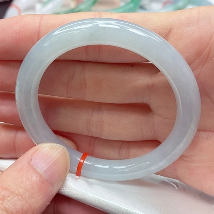 翡翠手镯未镶嵌55圈