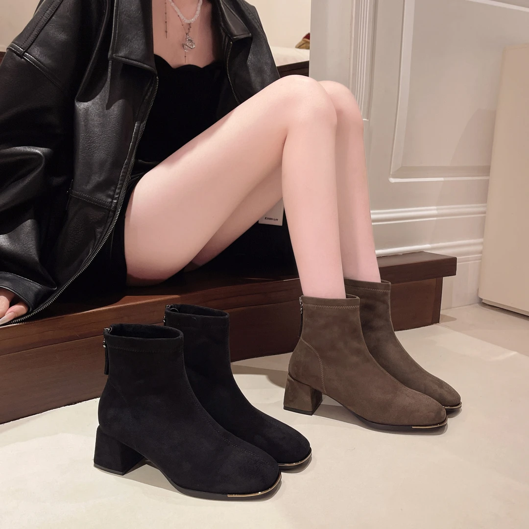 2025秋冬季新款英伦风绒面短筒瘦瘦靴子法式后拉链方头粗跟女短靴