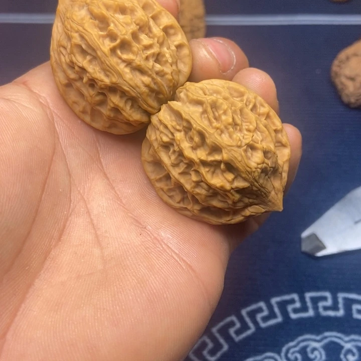 文玩核桃把件老树鸡心