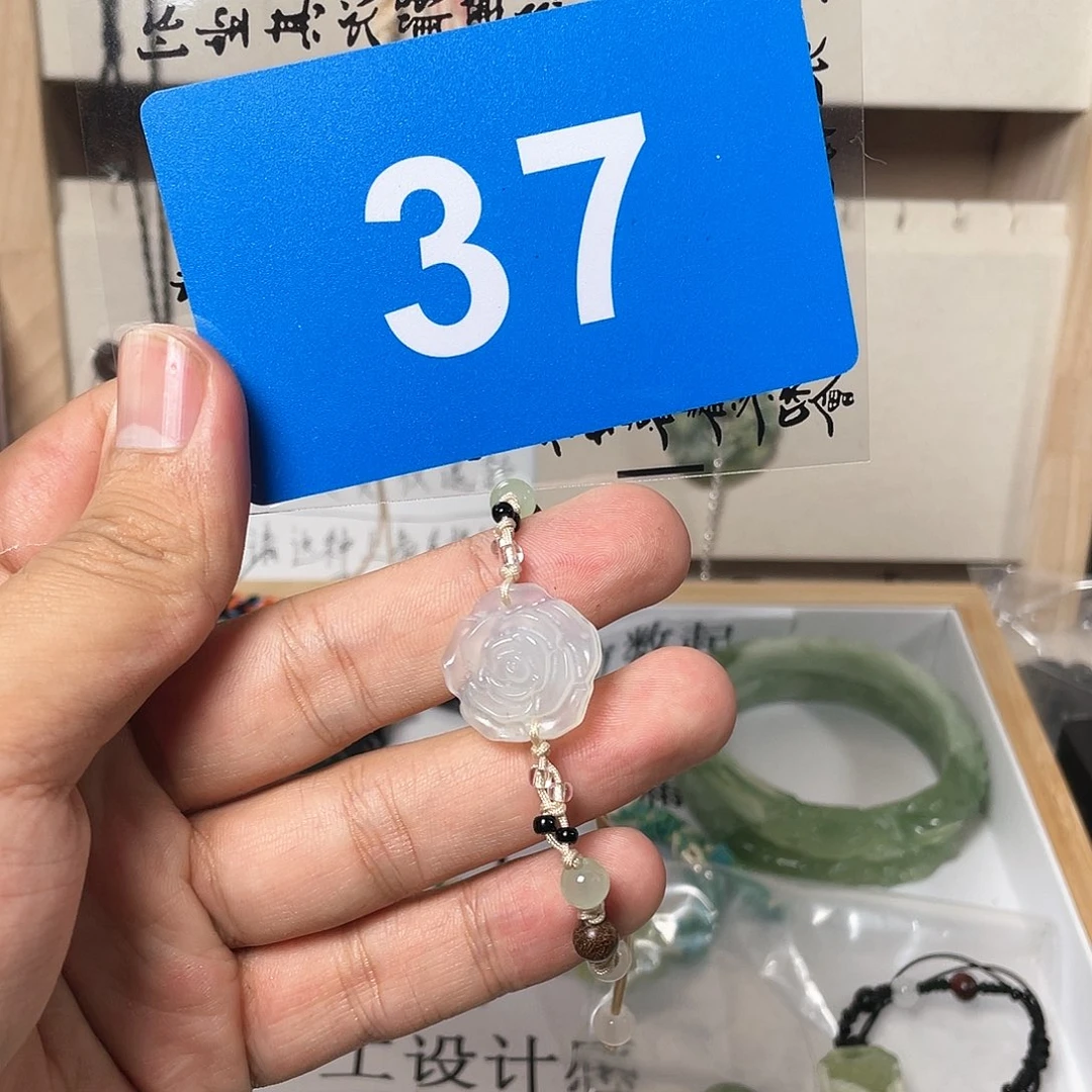 蛇纹石玉颈饰合金