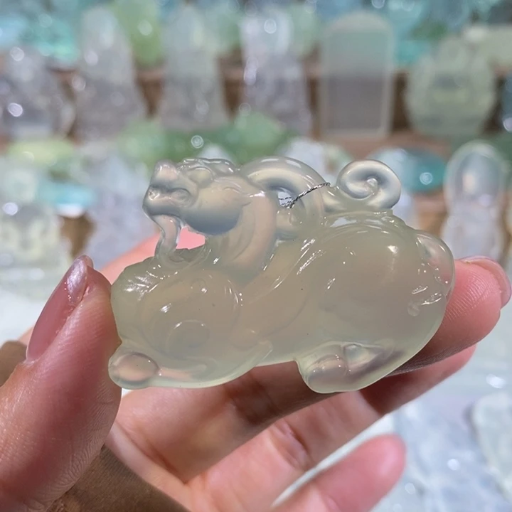 岫玉未镶嵌颈饰吊坠