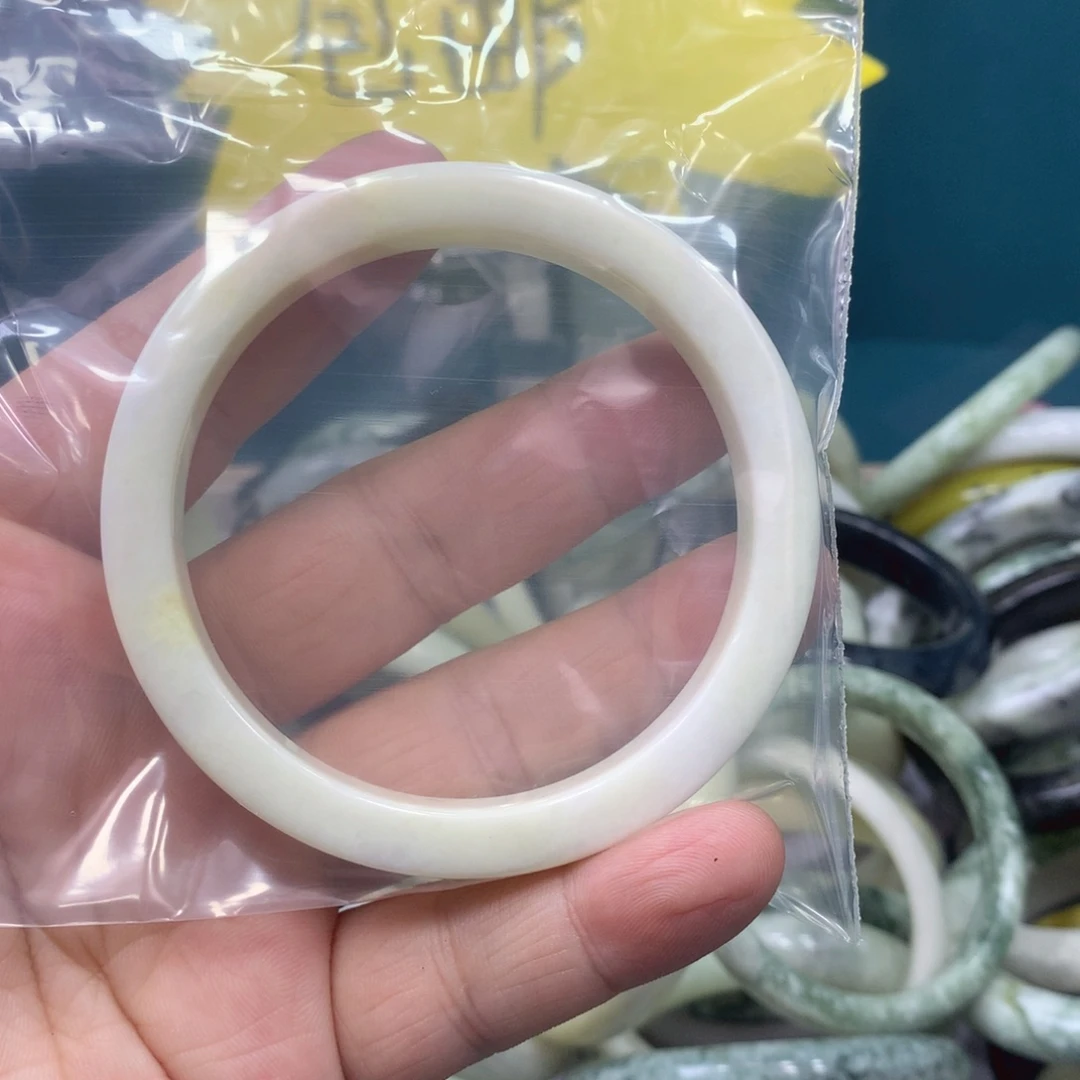 透闪石-蛇纹石玉手镯未镶嵌虾*