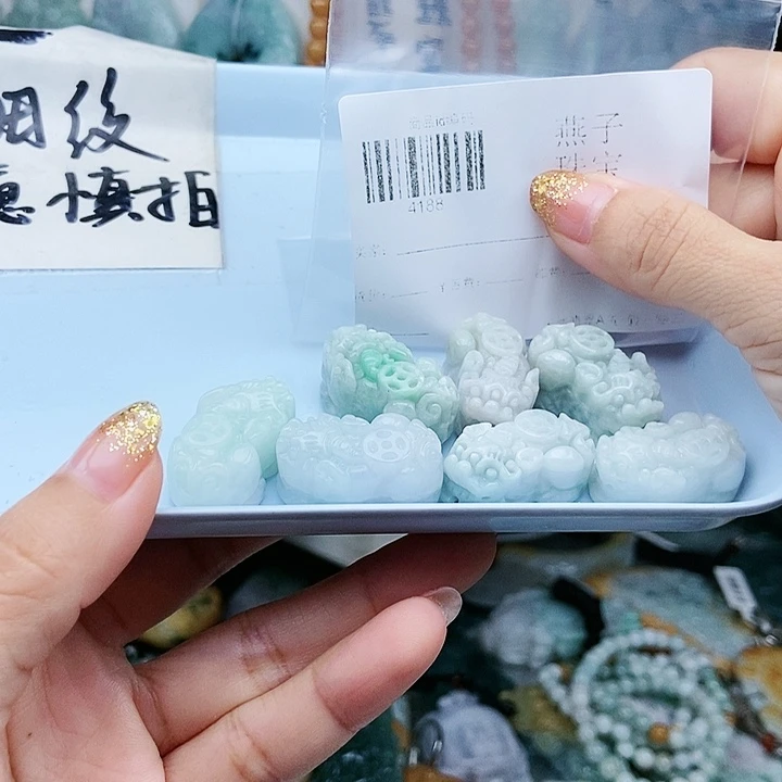 颈饰足铂镶嵌翡翠翡翠