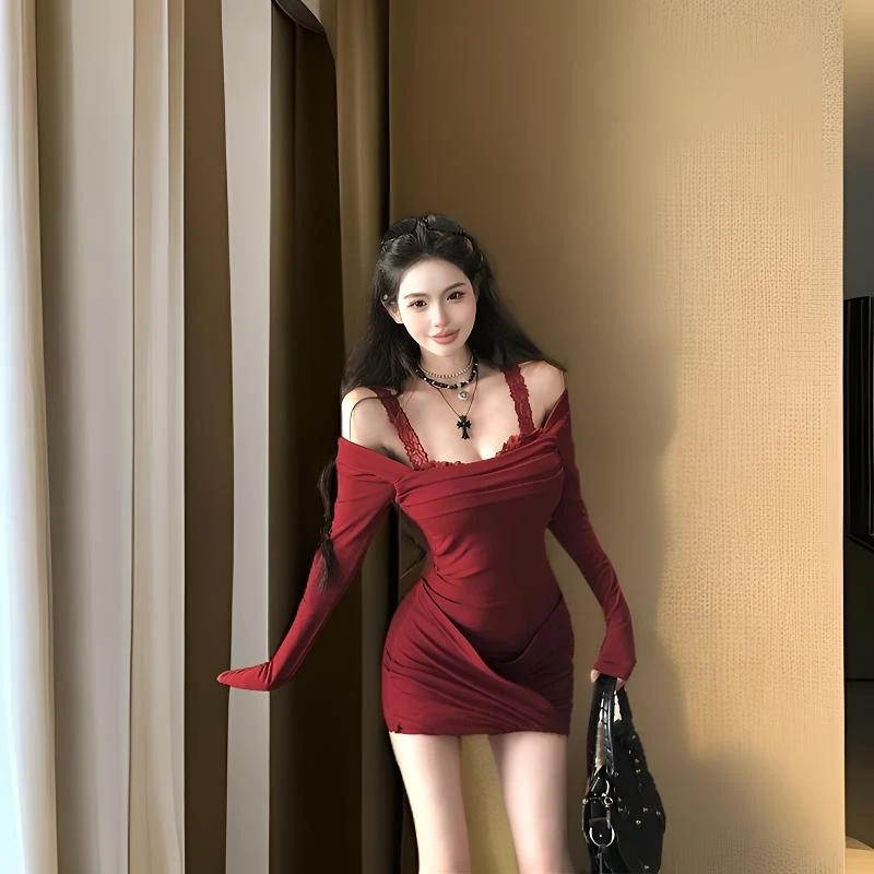 冬季纯欲辣妹气质高级感女装一字领蕾丝吊带修身褶皱设计感包臀裙