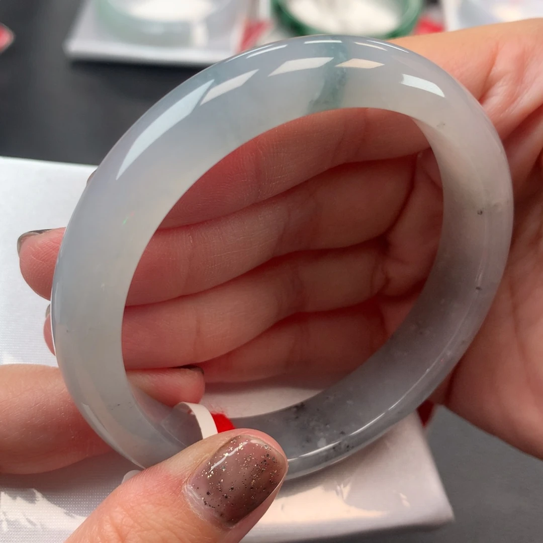 翡翠手镯未镶嵌57圈口高级灰