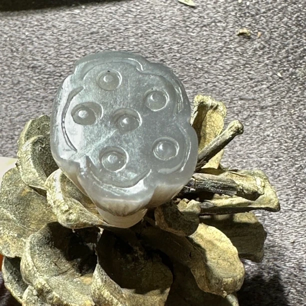 和田玉 藕粉 莲蓬女款天然玉坠苏工精雕