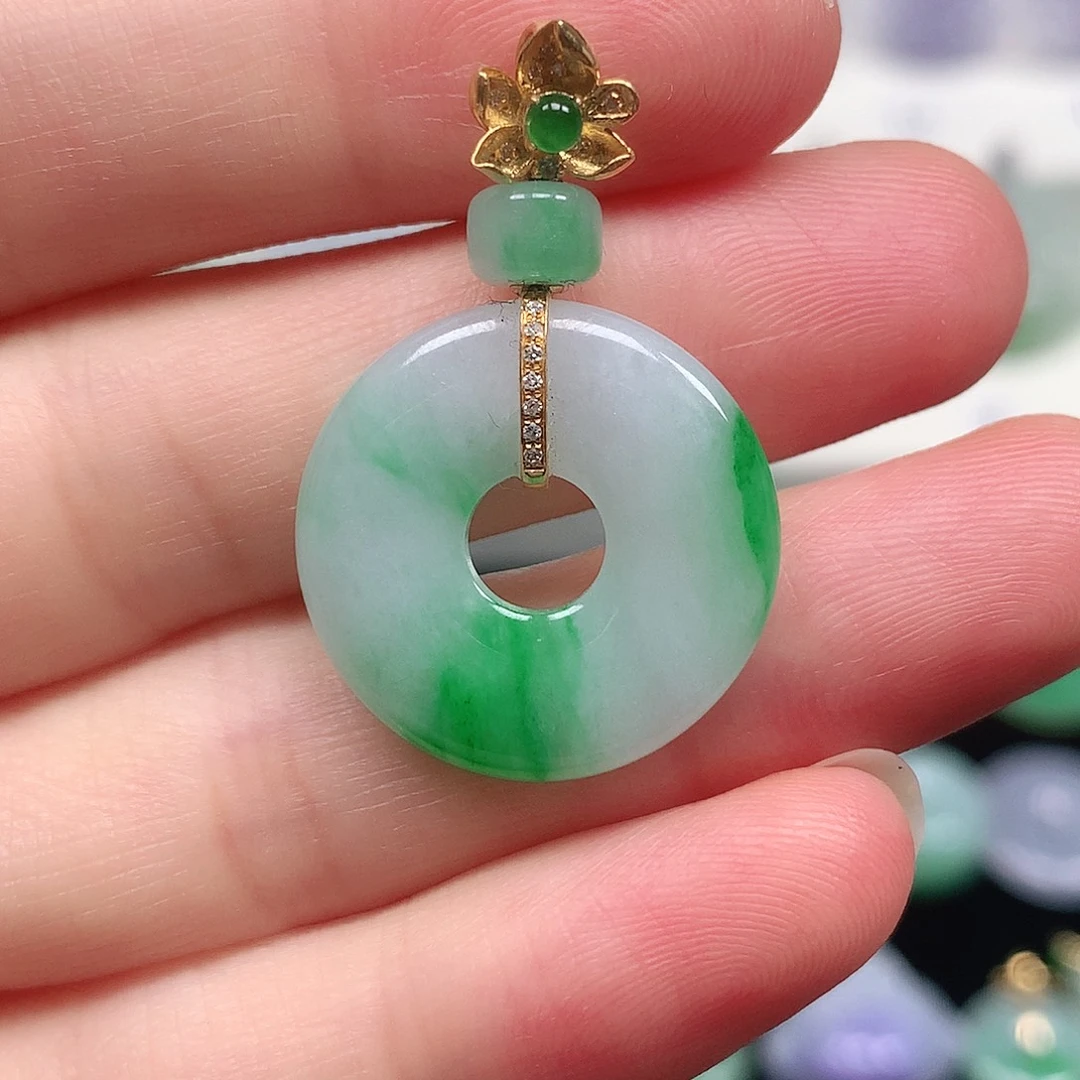 颈饰18K金镶嵌翡翠翡翠吊坠