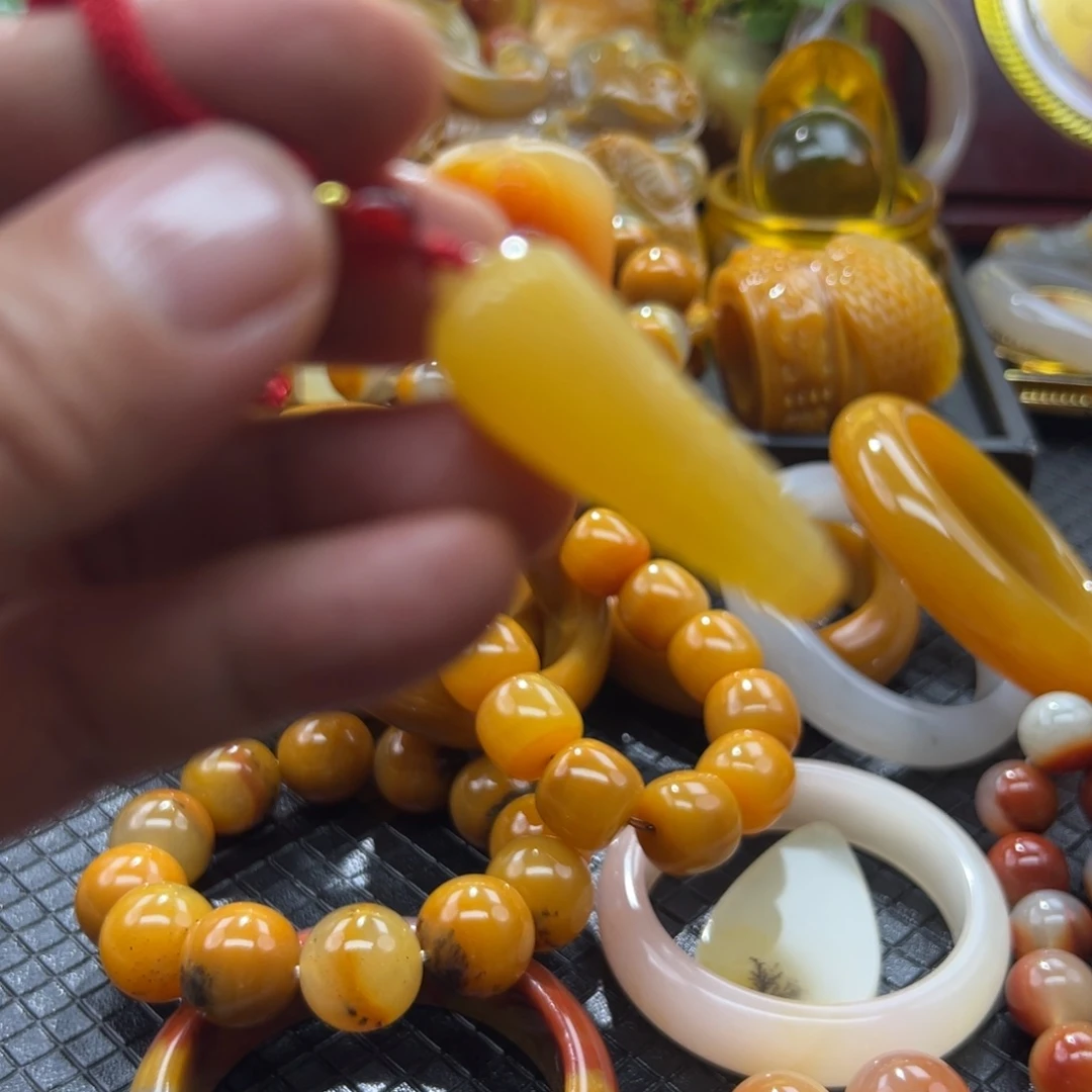 石英质玉未镶嵌颈饰