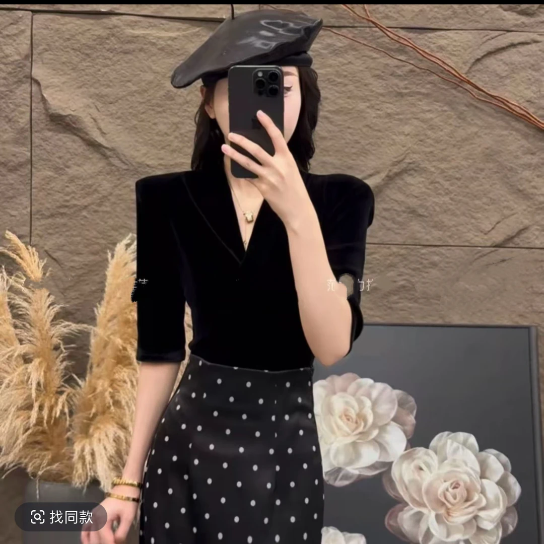 法式丝绒黑色衬衫2025夏季新款知性V领T恤简约修身短袖中袖上衣