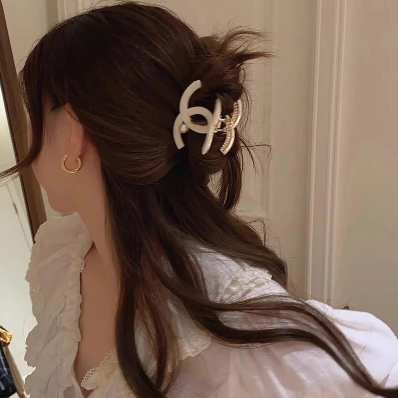 新款小香风轻奢中号珍珠抓夹半扎鲨鱼夹高端发夹女后脑勺小众发饰