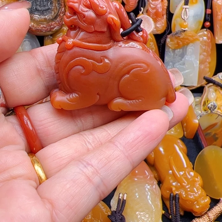 合金石英质玉（黄龙玉）颈饰