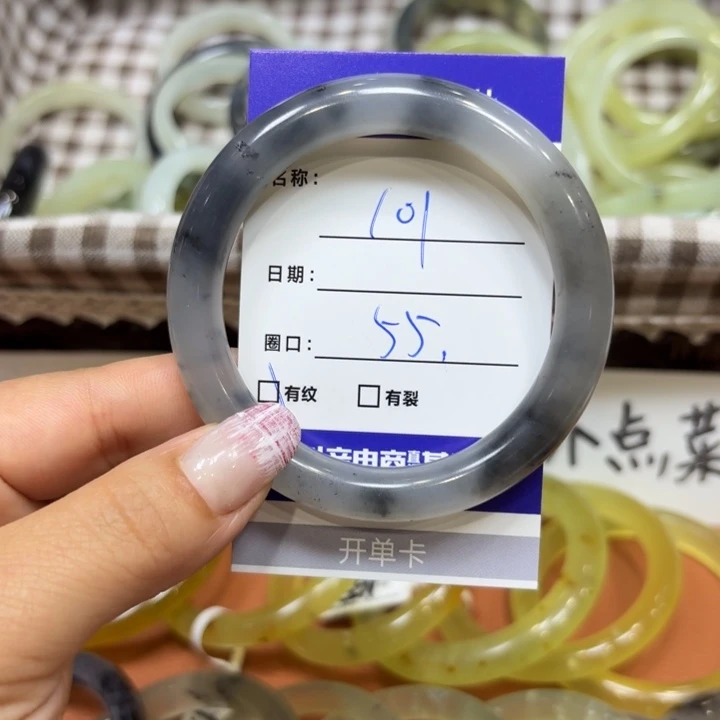 未镶嵌岫玉手镯天然