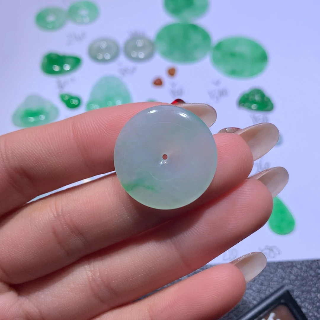 翡翠颈饰未镶嵌扣子