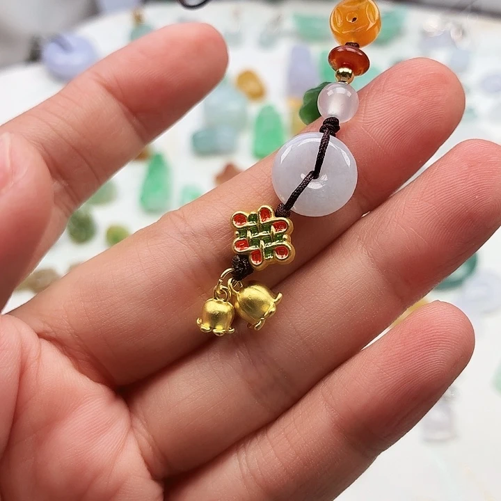 姜***柒颈饰未镶嵌翡翠平安扣