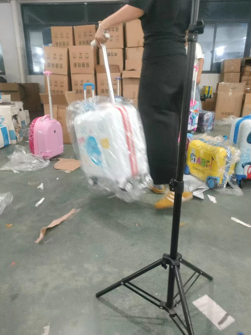 白色系图案不分方形高端拉链款行李箱