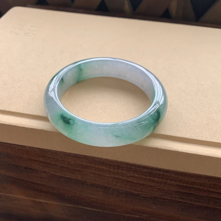 ，冰润胶透飘绿花手镯，29800圈口52.8-12.6-8.5，天然翡翠缅A小纹