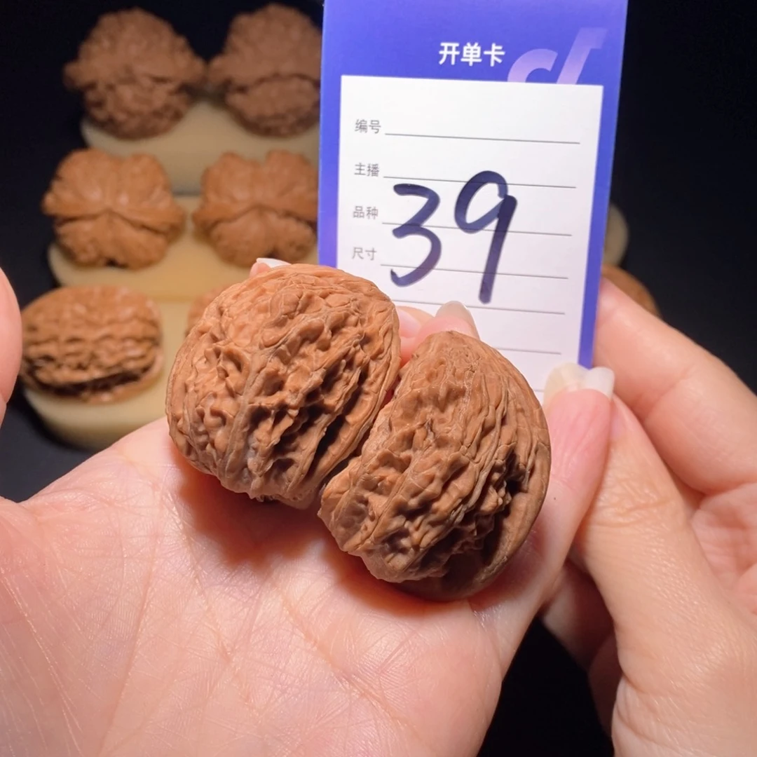 文玩核桃把件白狮子全品半壁  偏远地区不发货