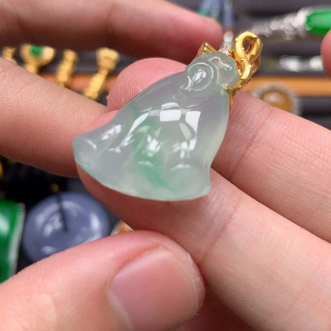 翡翠18K金镶嵌颈饰