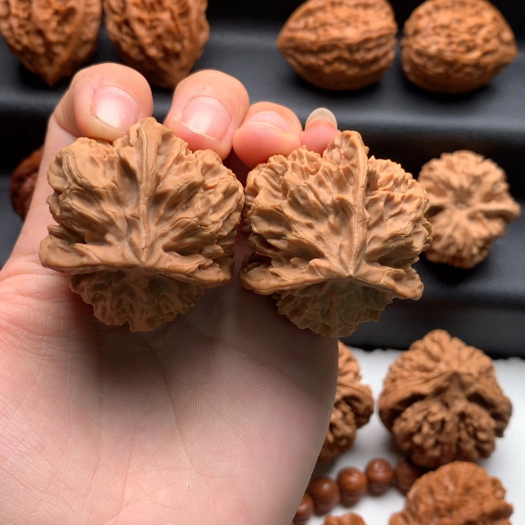 椰***几文玩核桃把件三棱