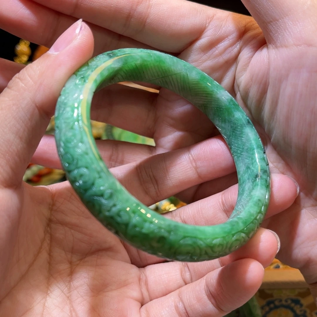 翡翠未镶嵌颈饰待编织