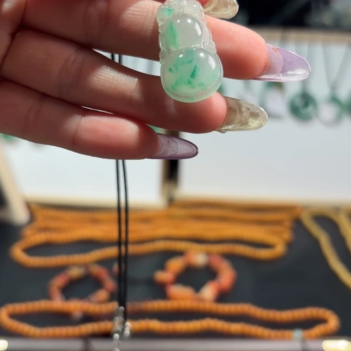 石英质玉（非洲翠）未镶嵌吊坠(不含链)