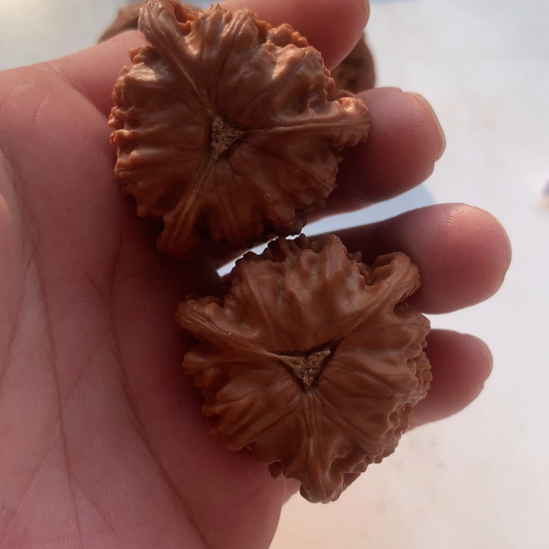 文玩核桃吊坠三棱