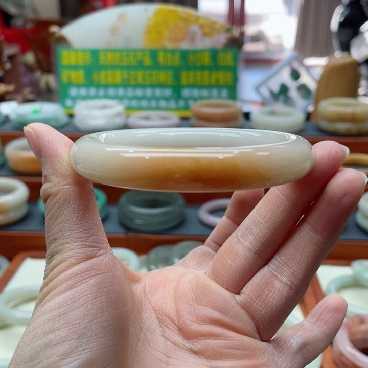 石英质玉手镯未镶嵌沫*?佘太翠糖圆条手镯