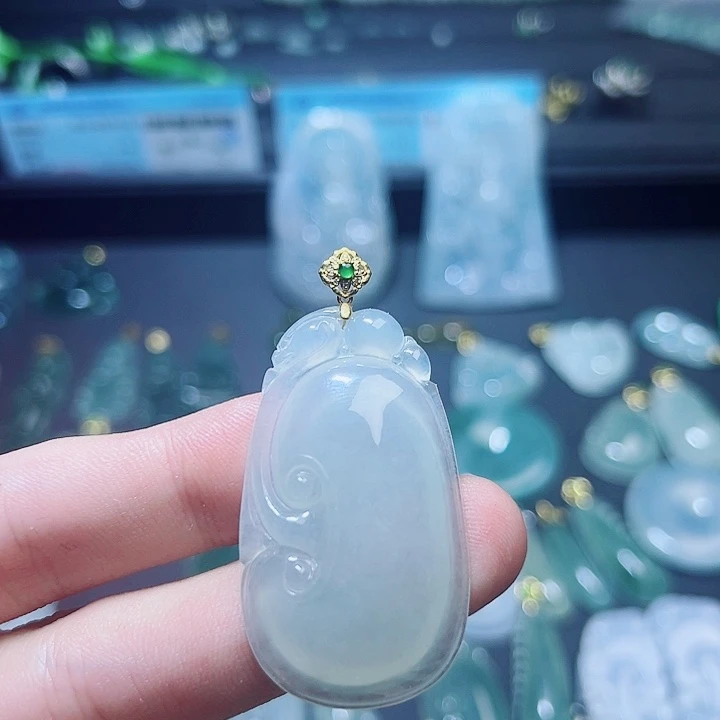 颈饰18K金镶嵌翡翠翡翠