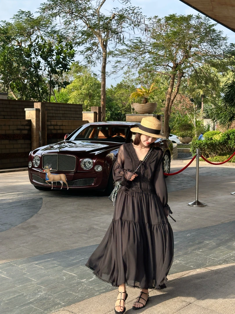 【琉璃】法式温柔白色连衣裙女V领系带蕾丝花边灯笼袖度假仙女裙