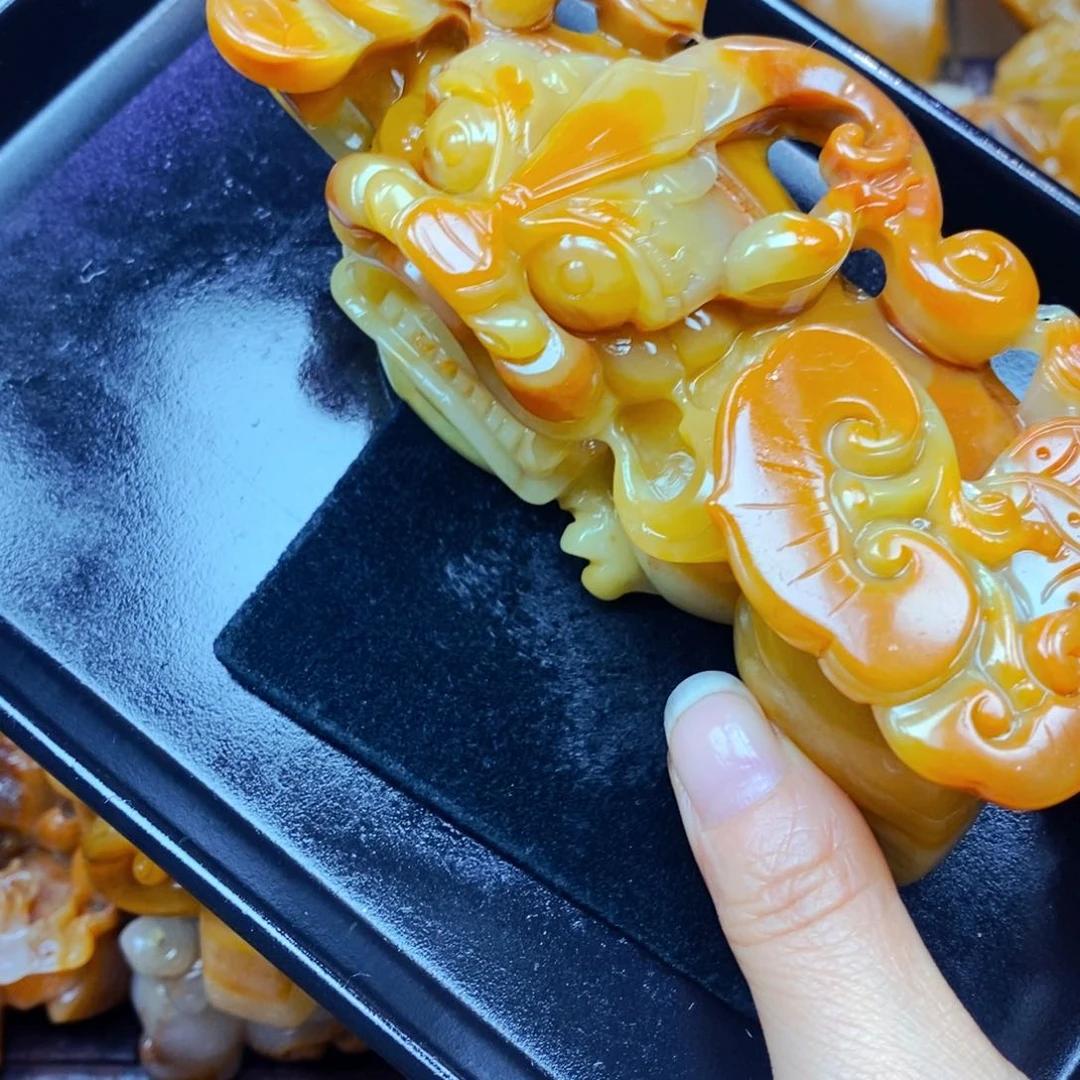 未镶嵌石英质玉（黄龙玉）颈饰