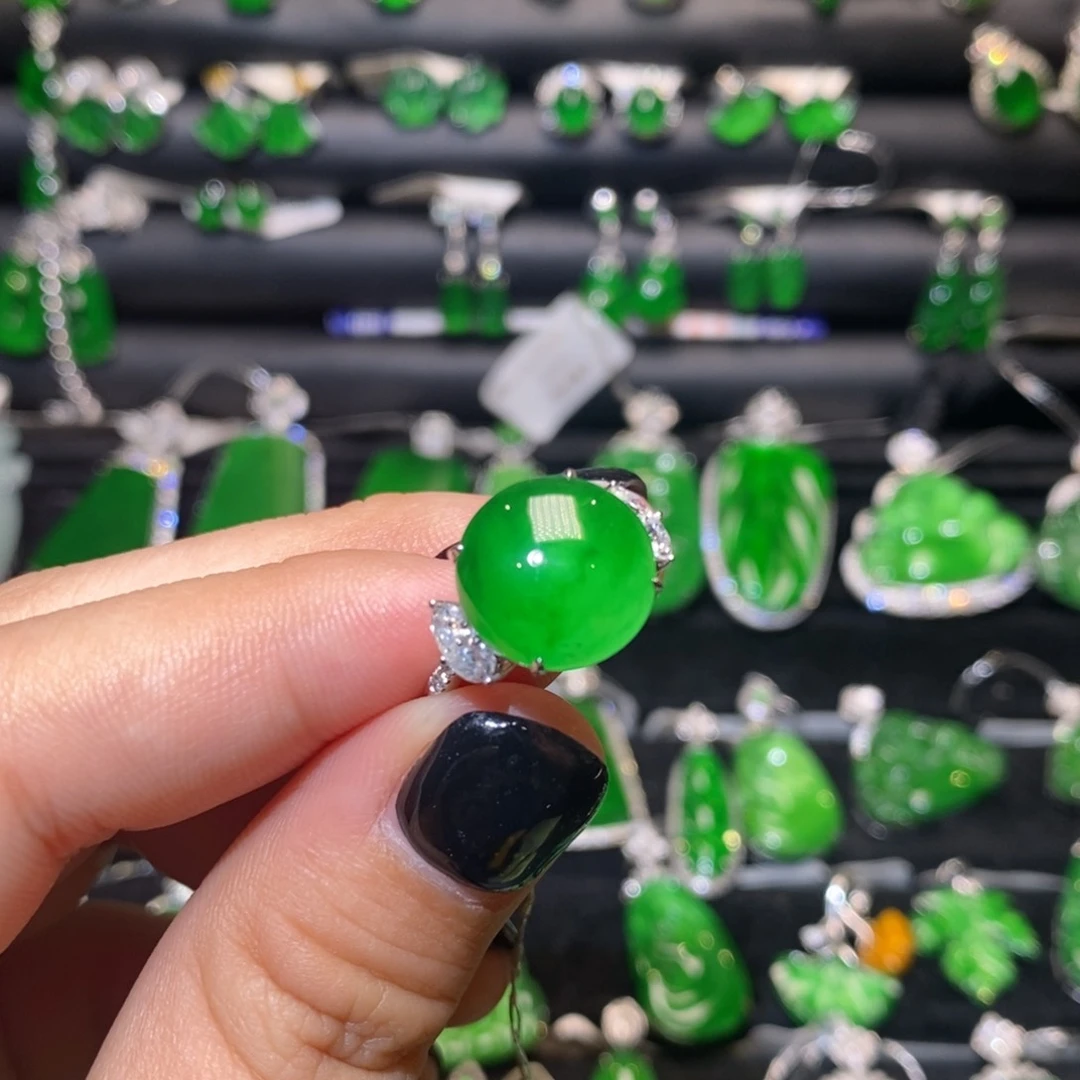 翡翠戒指18K金镶嵌天然翡翠