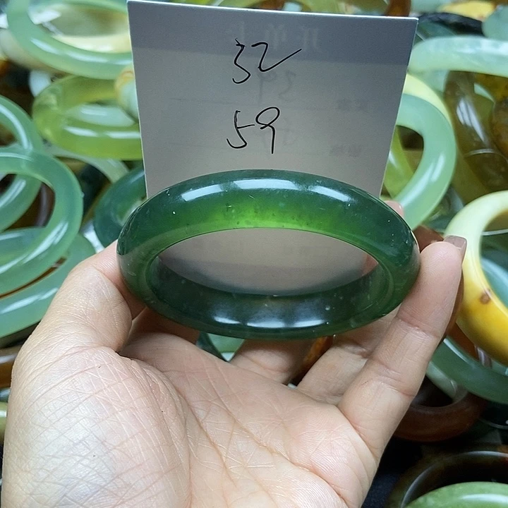 未镶嵌手镯透闪石质玉