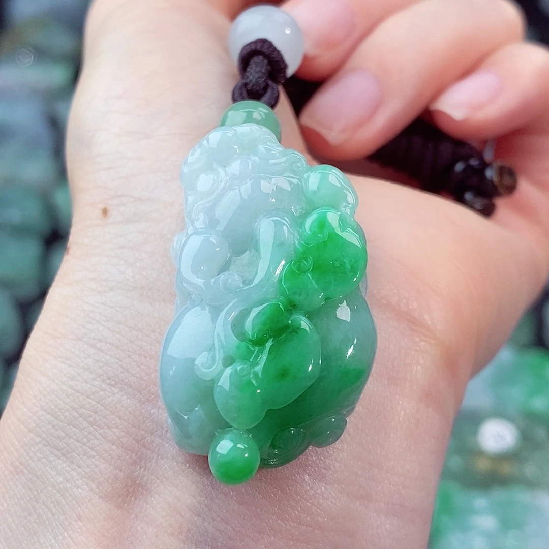 颈饰未镶嵌翡翠天然