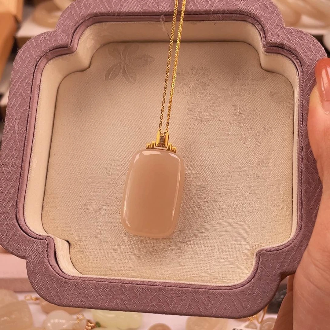 和田玉吊坠(不含链)18K金镶嵌