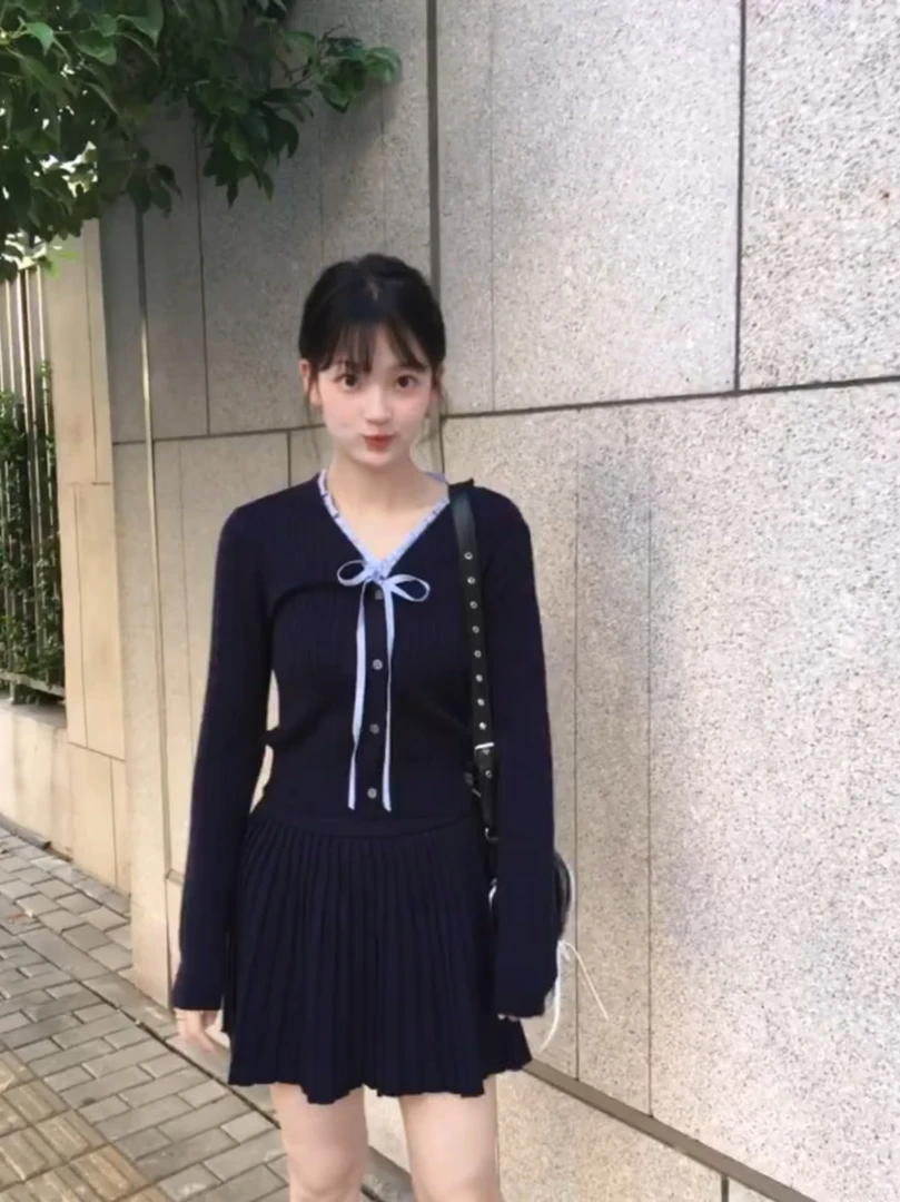 2025早秋新款v领针织上衣套装裙女减龄高级感蝴蝶结学院风两件套