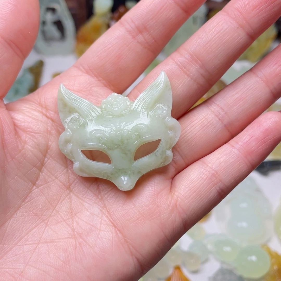 蛇纹石玉颈饰未镶嵌倾**姐