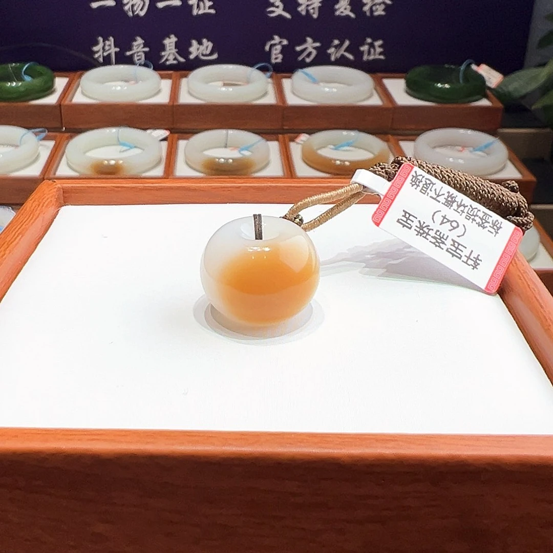 和田玉吊坠未镶嵌沈*彤