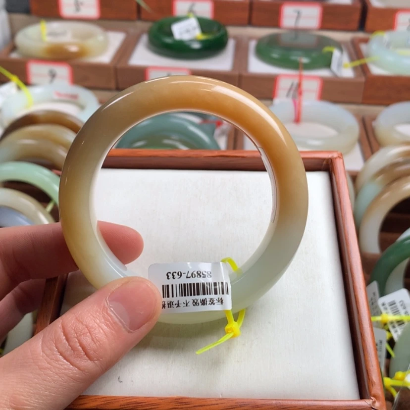 【闪购商品】和田玉手镯未镶嵌55