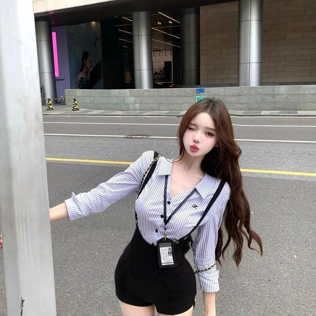 学院风穿搭套装条纹v领长袖收腰衬衫女夏季背带裤黑色短裤两件套