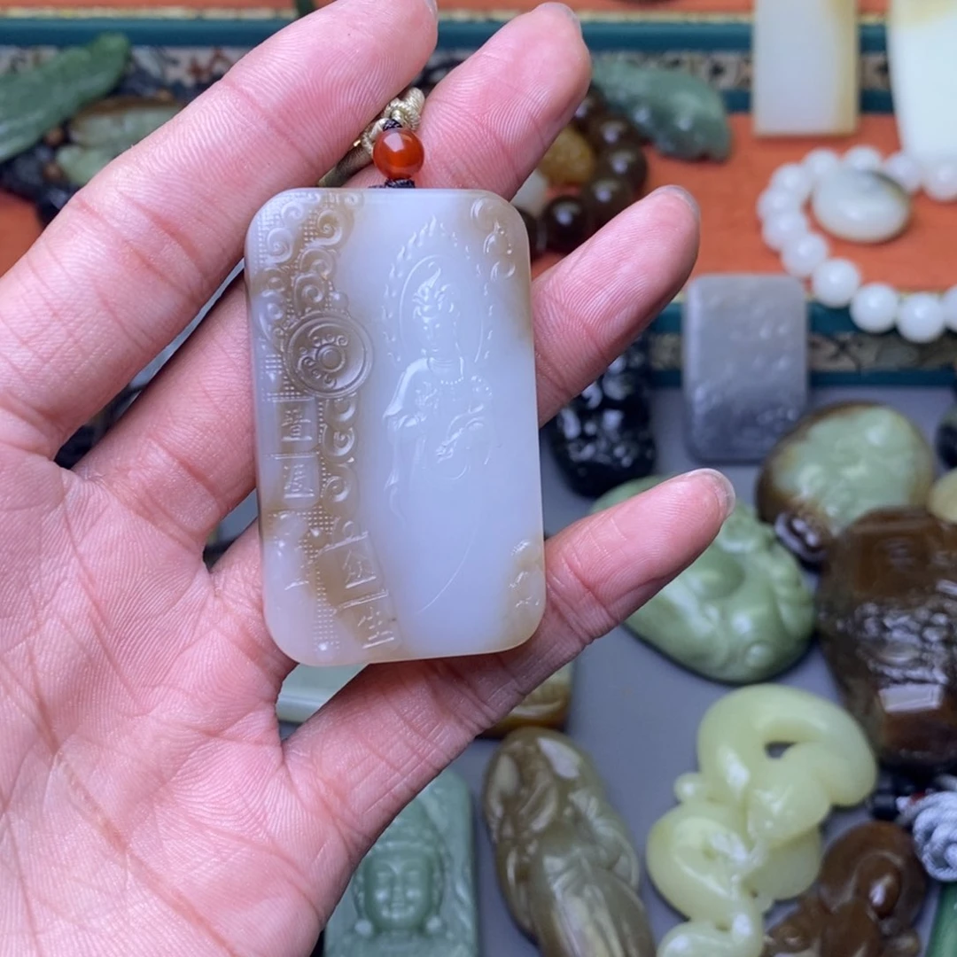 和田玉颈饰未镶嵌努**钱