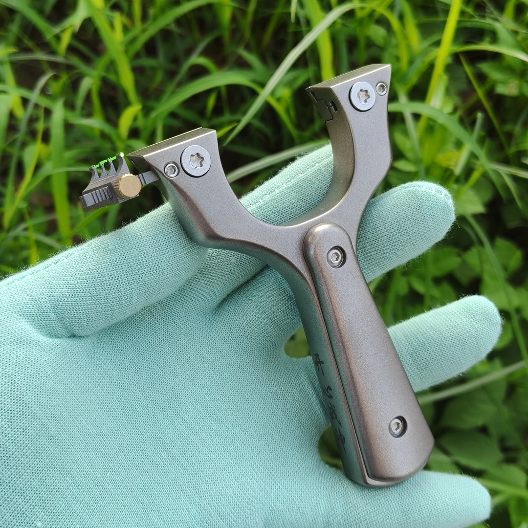 手工制作，钛合金夹片弹弓，携带方便专业竞技弹弓